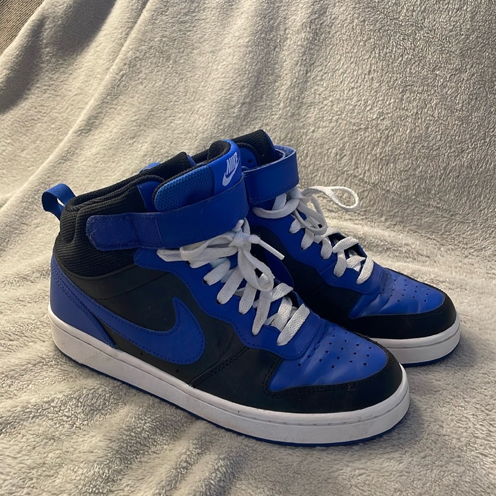 Nike Boys Court Borough Mid 2 Blue Basketball Shoes Sneakers Sz 6.5 Y